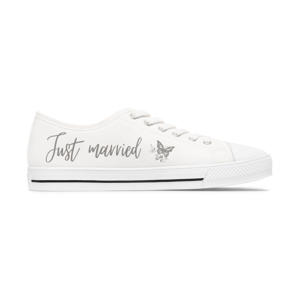 Just Married butterfly design Women's Low Top Sneakers | customizable wedding date - Silver