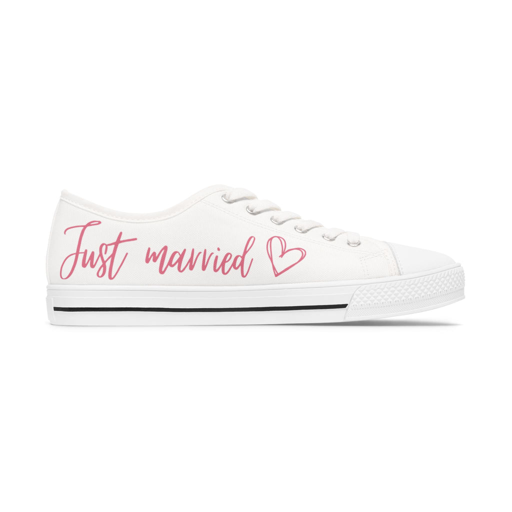 Just Married heart design Women's Low Top Sneakers | customizable wedding date - Pink
