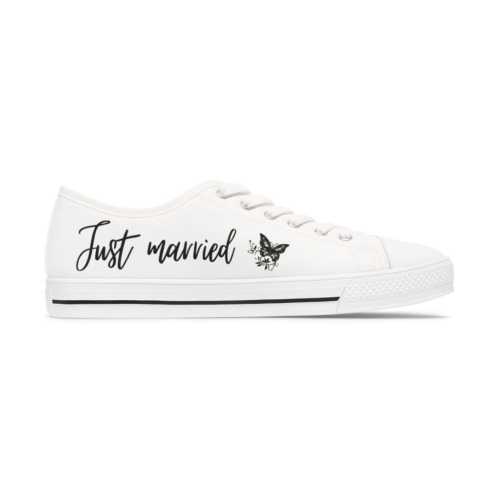 Just Married butterfly design Women's Low Top Sneakers | customizable wedding date - Black