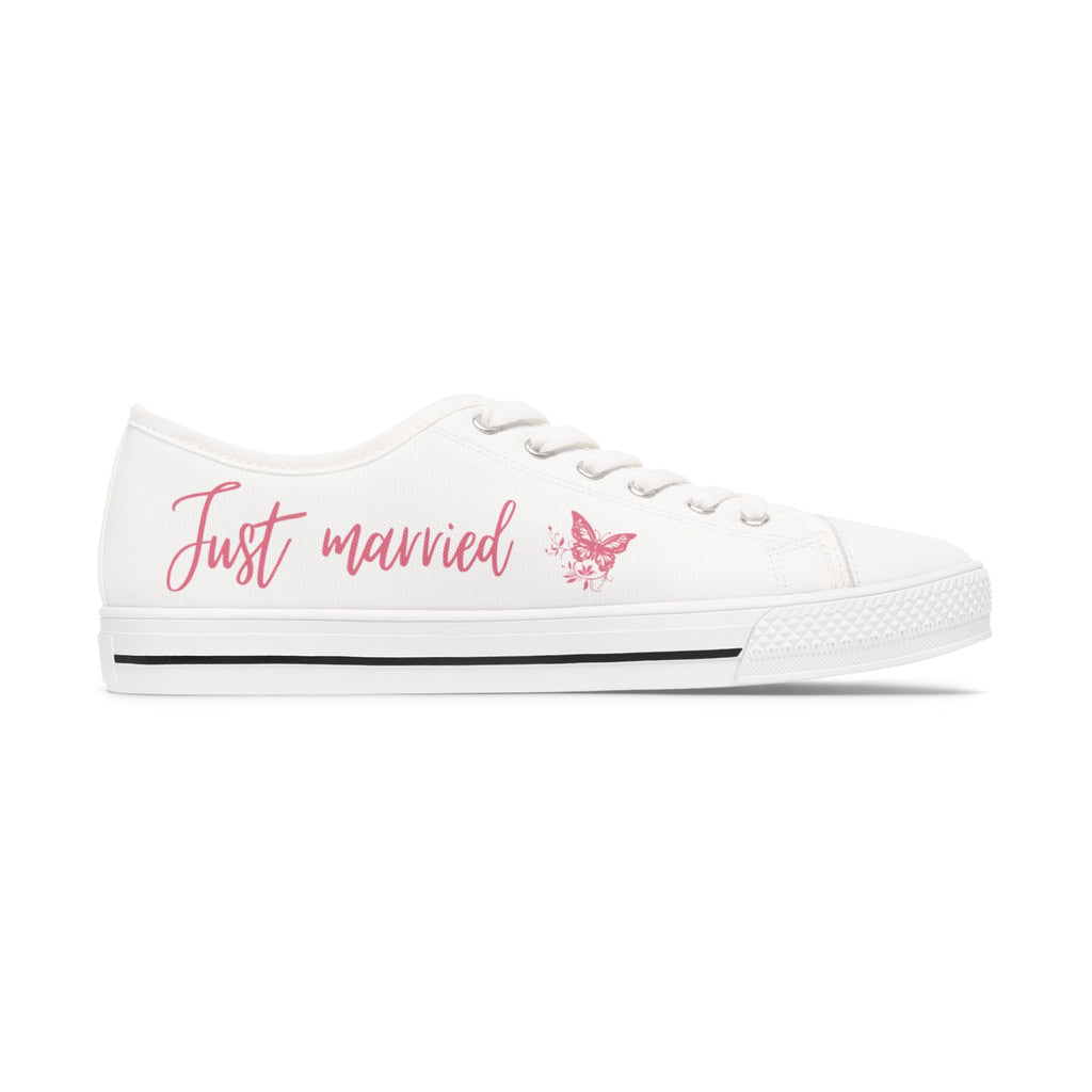 Just Married butterfly design Women's Low Top Sneakers | customizable wedding date - Pink